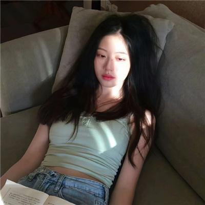 戴脚镣的女孩 封面