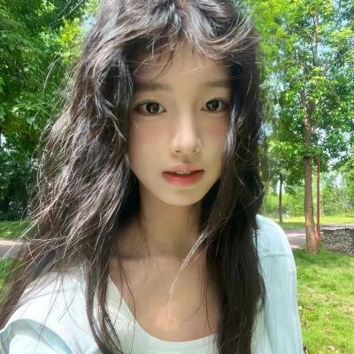 黑暗中的两个人 封面